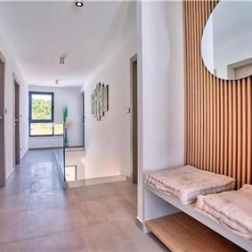 4-Bedroom Villa with heated pool and sea view, near Podstrana, sleeps 8
